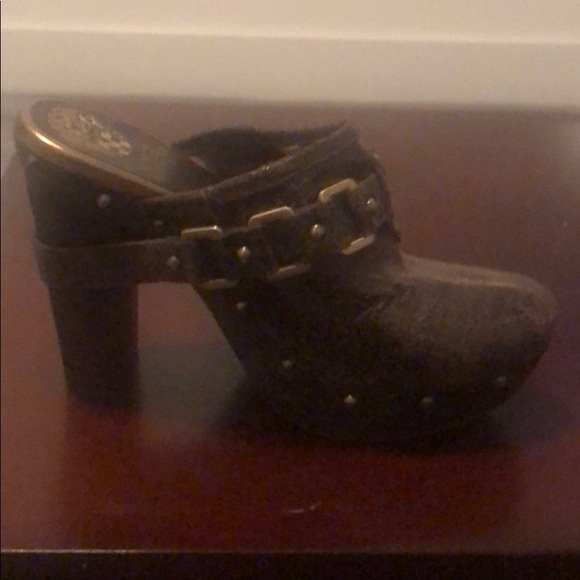 Slightly used clog. - Picture 5 of 5